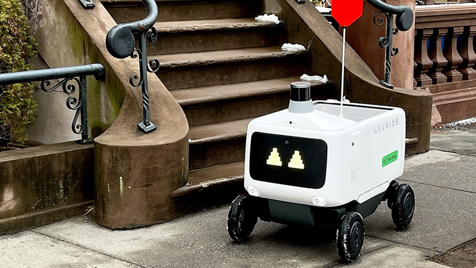 Robot Uber per le consegne: donna lo blocca e finisce in manette