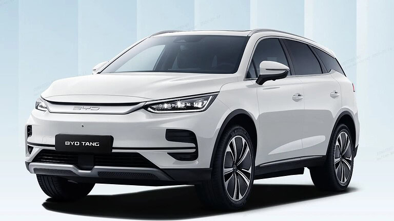 BYD Tang EV: schermo da 35,4 pollici e finestre come su un PC