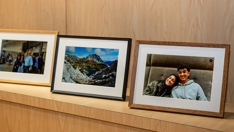 Alexa Photo Frame: la cornice di Amazon sceglie le foto con l'IA