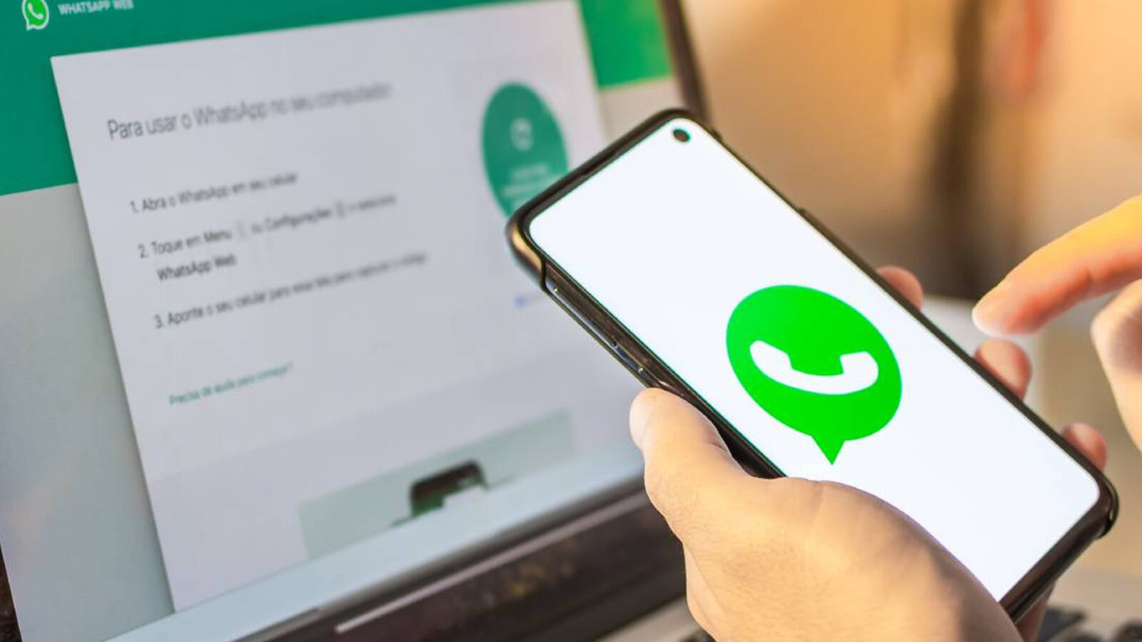 WhatsApp, 4 novità per i gruppi: messaggi fissati per sempre