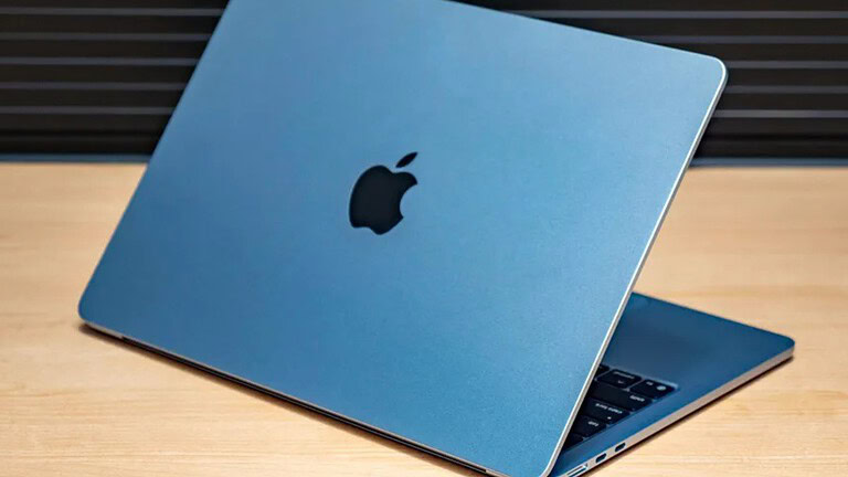 MacBook Air e iMac OLED: Apple testa i prototipi, arrivo lontano