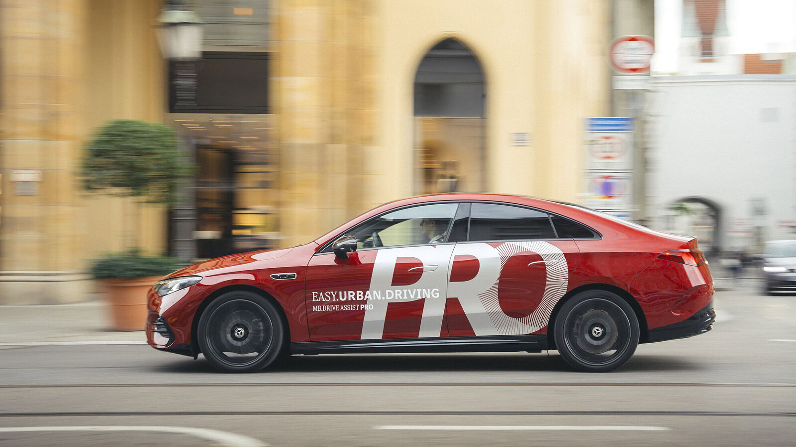 Mercedes MB.DRIVE ASSIST PRO: guida in città con NVIDIA dal 2027