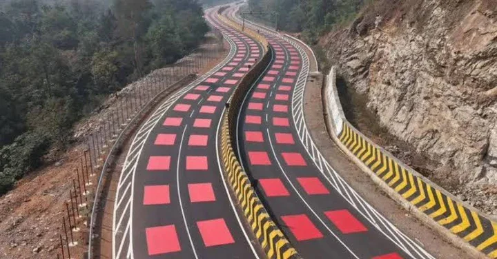 TheTigri in India: strada rossa di 2 km per frenare le autormalright Wonder Vision 360 - design