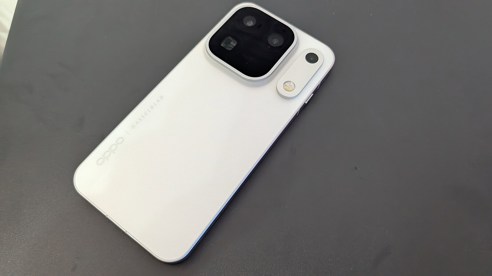 OPPO Find X10 - dettaglio OPPO Find X10 - dettaglio