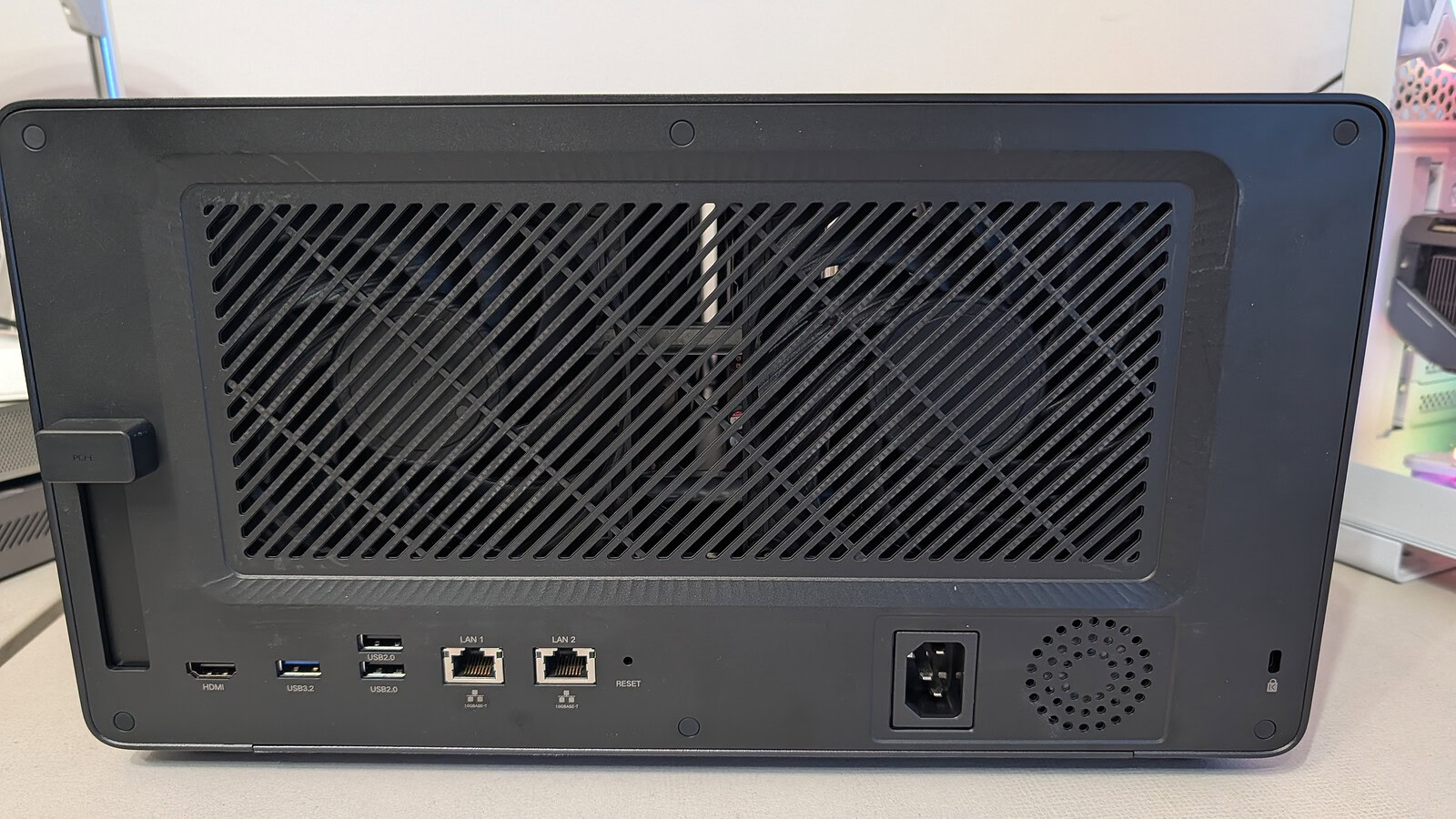 UGREEN DXP8800 Ultra - immagine 39 UGREEN DXP8800 Ultra - specifiche