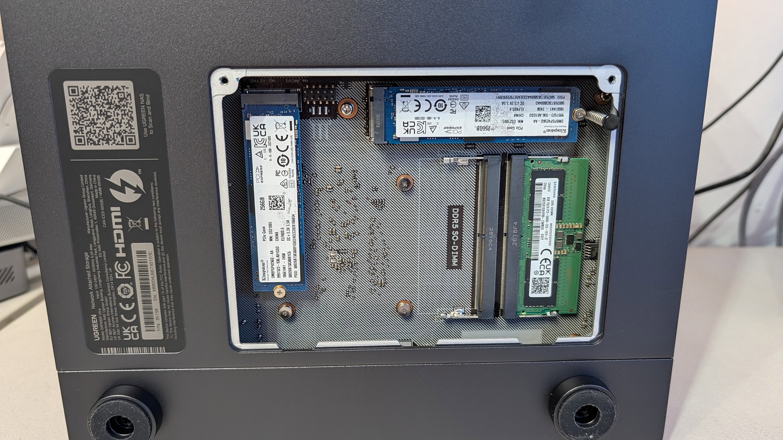 UGREEN DXP8800 Ultra - design UGREEN DXP8800 Ultra - design