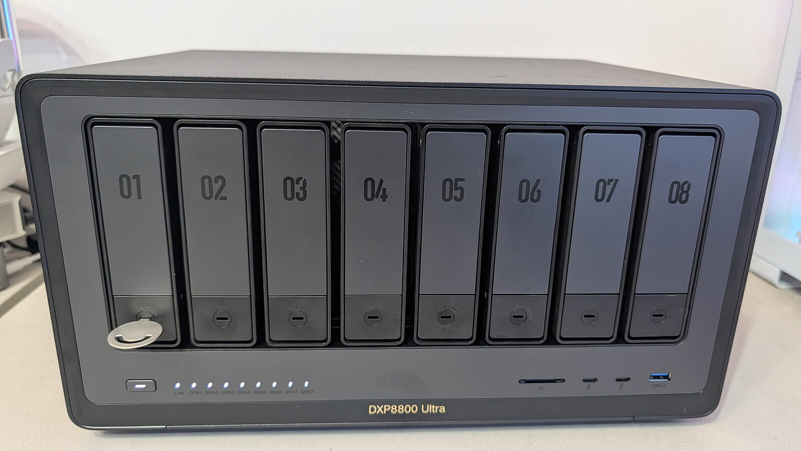 UGREEN DXP8800 Ultra - immagine 41 UGREEN DXP8800 Ultra - dettaglio