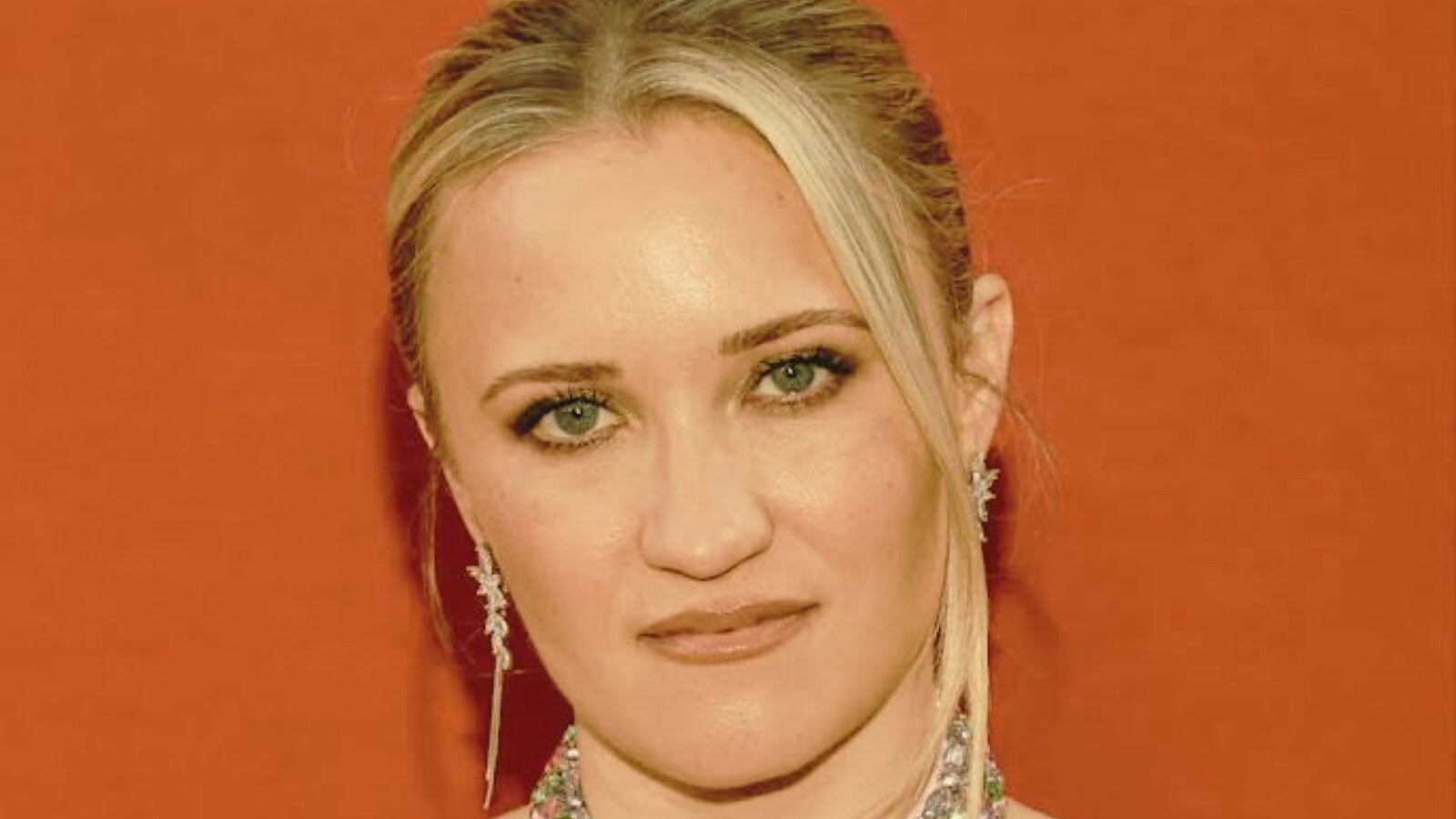 Emily Osment baci