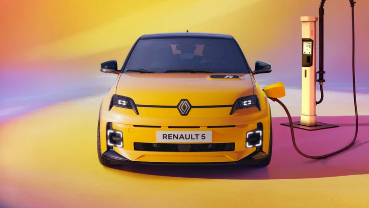 Renault 5 E-Tech Electric - dettaglio Renault 5 E-Tech Electric: più autonomia e prezzo da 24.950 euro