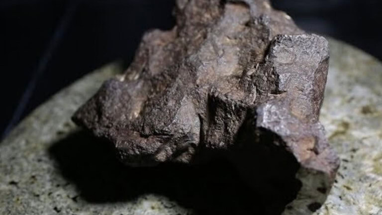 Meteorite da 10 chili usato come fermaporta per 30 anni