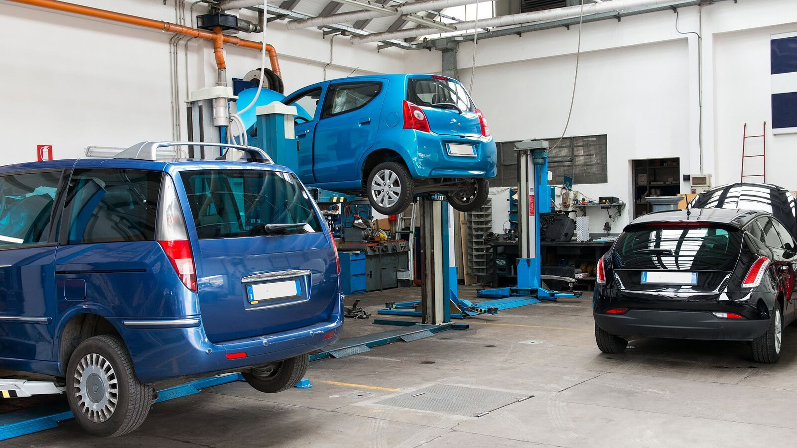 Officine abusive, sequestri in Friuli e Marche: multe salate