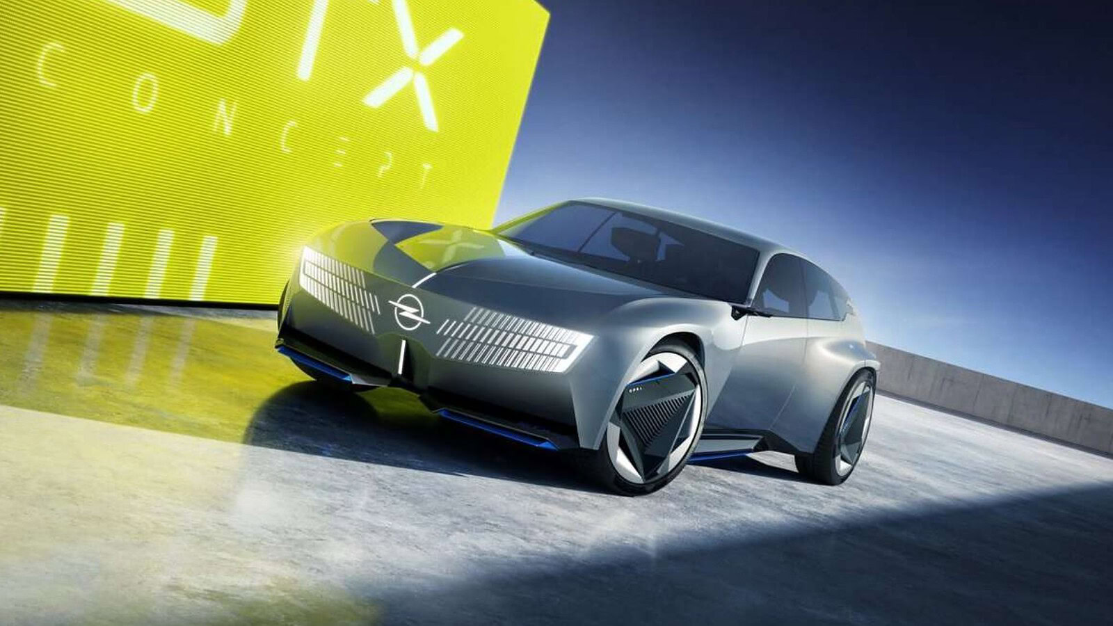 Opel STX Concept: la station wagon elettrica sfida i SUV a Parigi