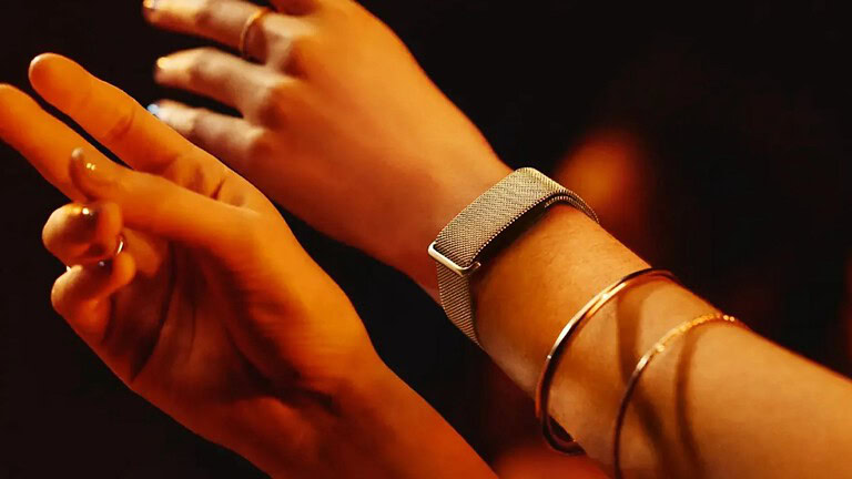 Fitbit Air, cinturino Metal Mesh e oltre 100 sport riconosciuti