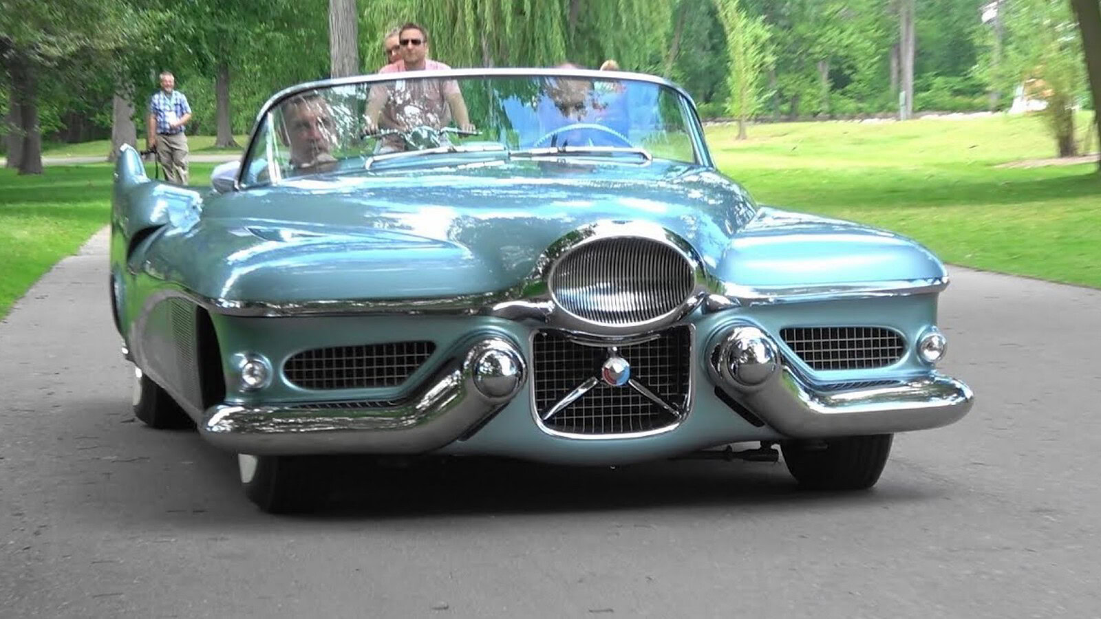 Parabrezza avvolgente: l'icona anni '50 sparita in pochi anni