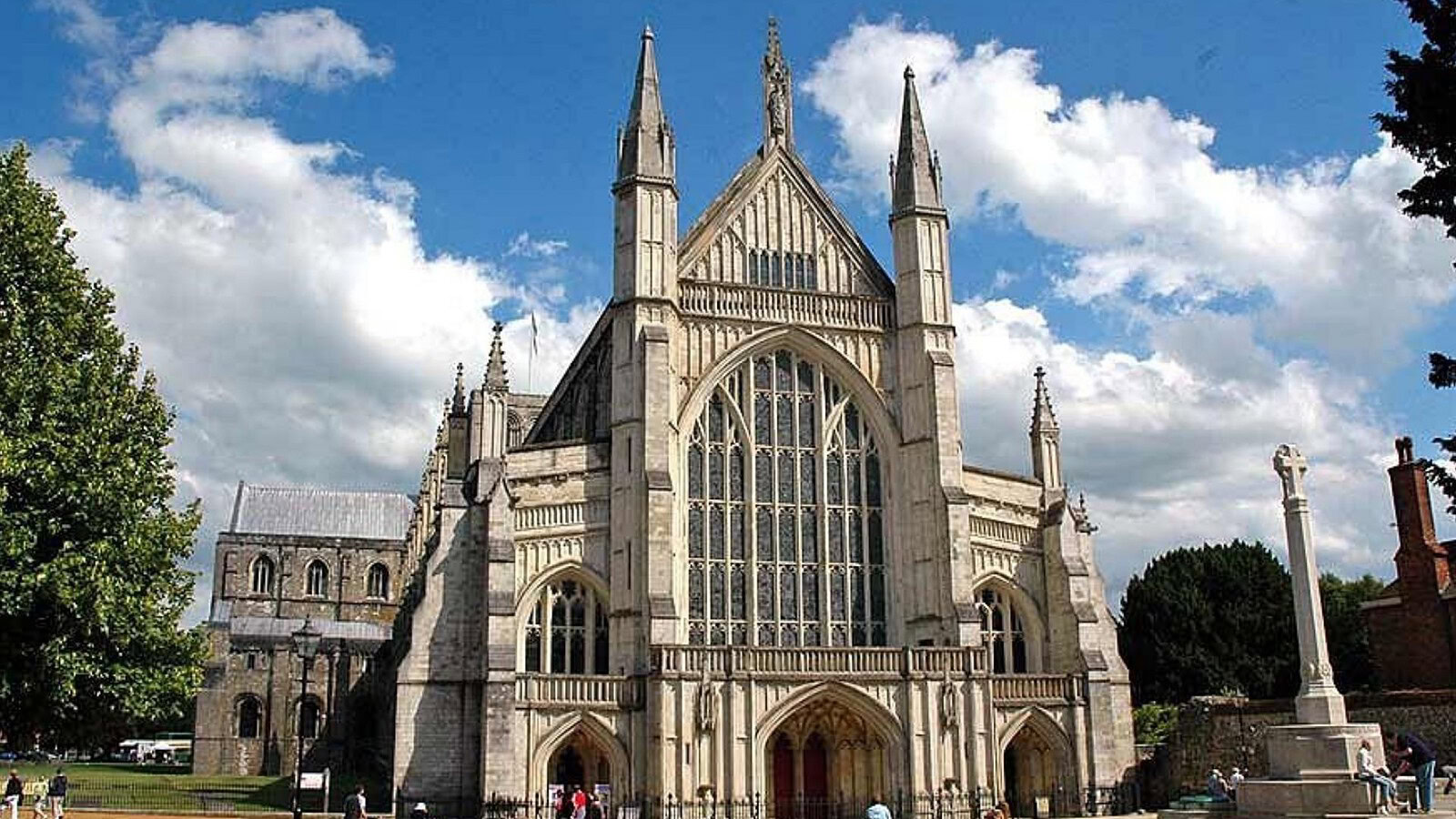 Cattedrale di Winchester, il sommozzatore che la salvò in 5 anni