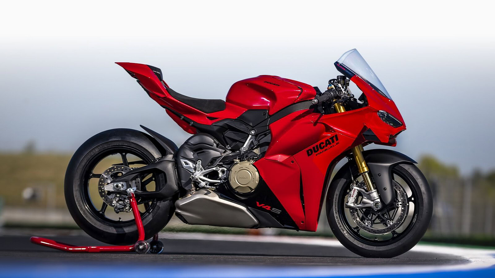 Ducati Panigale V4 2027: 218 CV e 4 decimi in meno a Vallelunga
