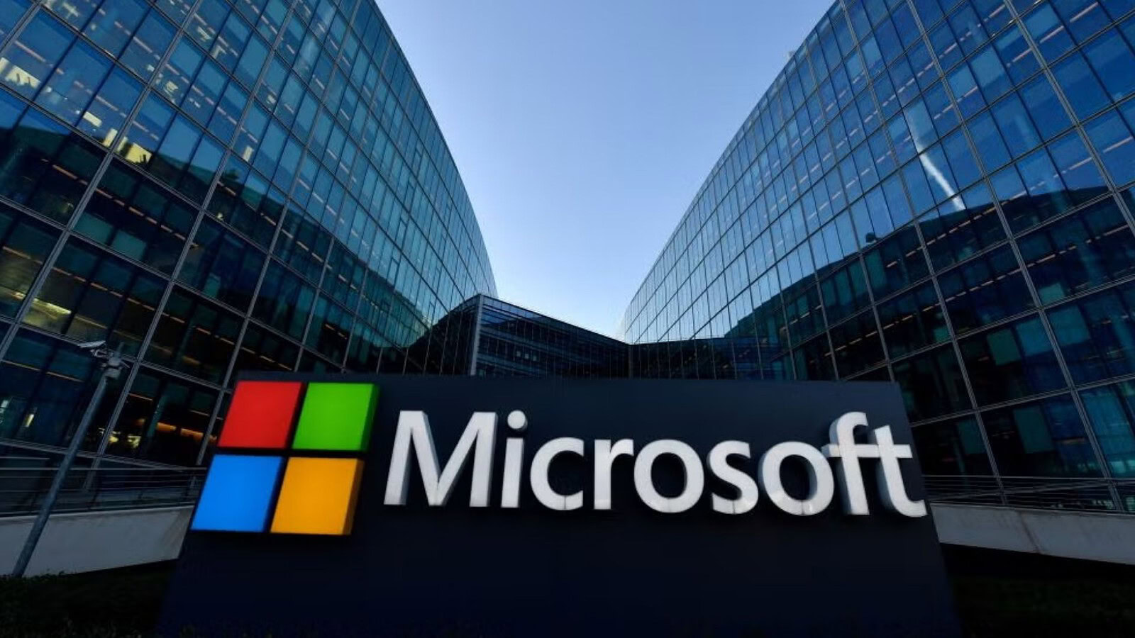 Microsoft, esodo volontario fino a 60.000 dipendenti per l'IA