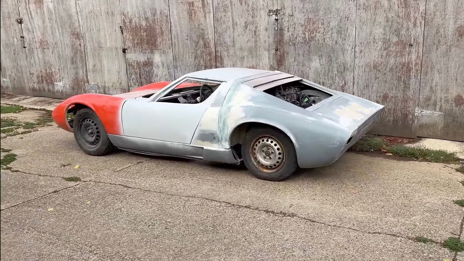 La Lamborghini Miura costa troppo: lui se la costruisce | VIDEO