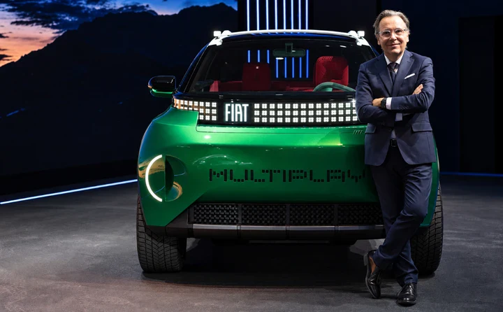 Fiat Multiplay Fiat Multipla rinasce con la nuova Multiplay: la monovolume che diventa pick up