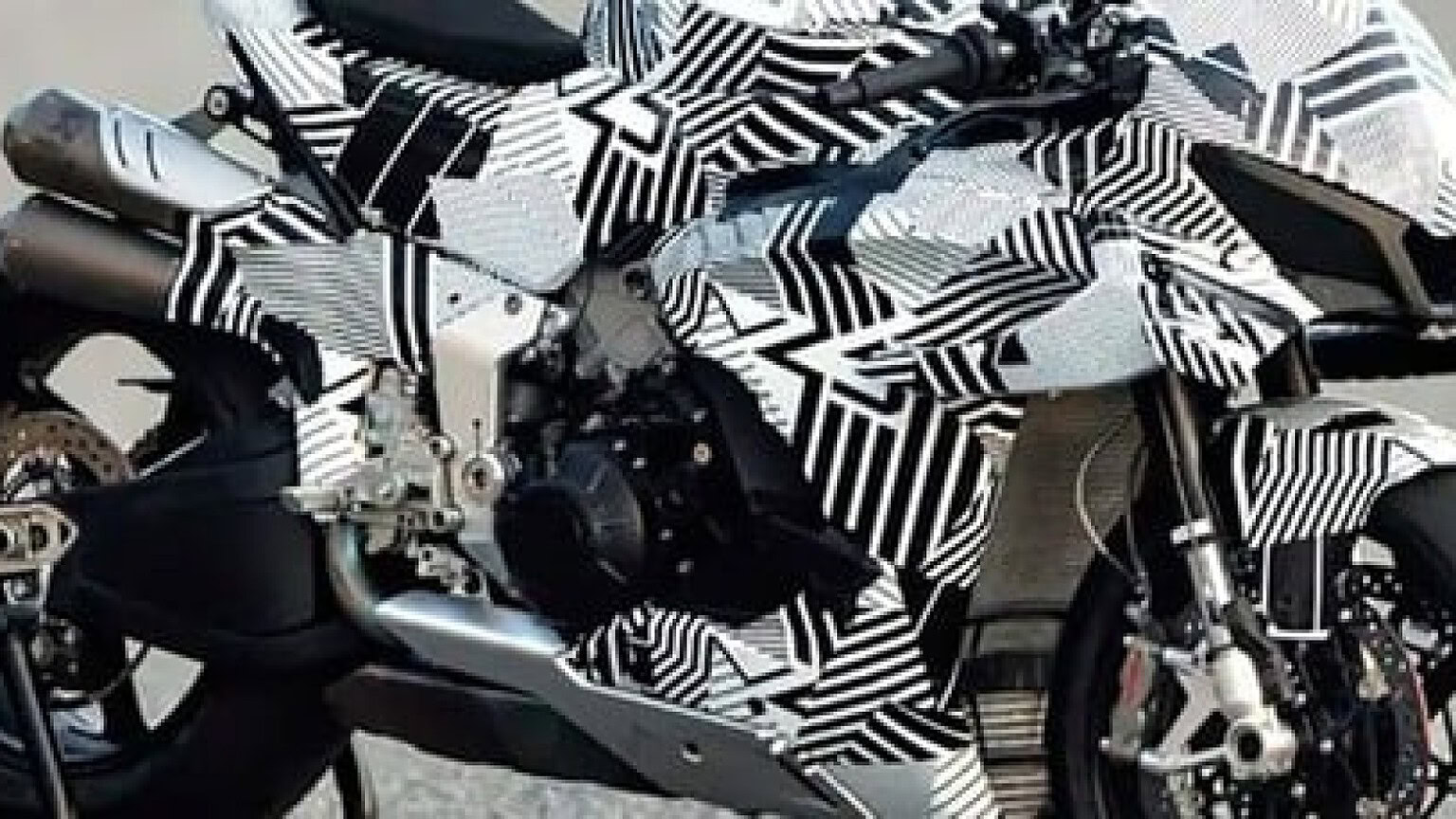 CFMoto SR RR, il brevetto del V4 rivela un'ipotesi turbo