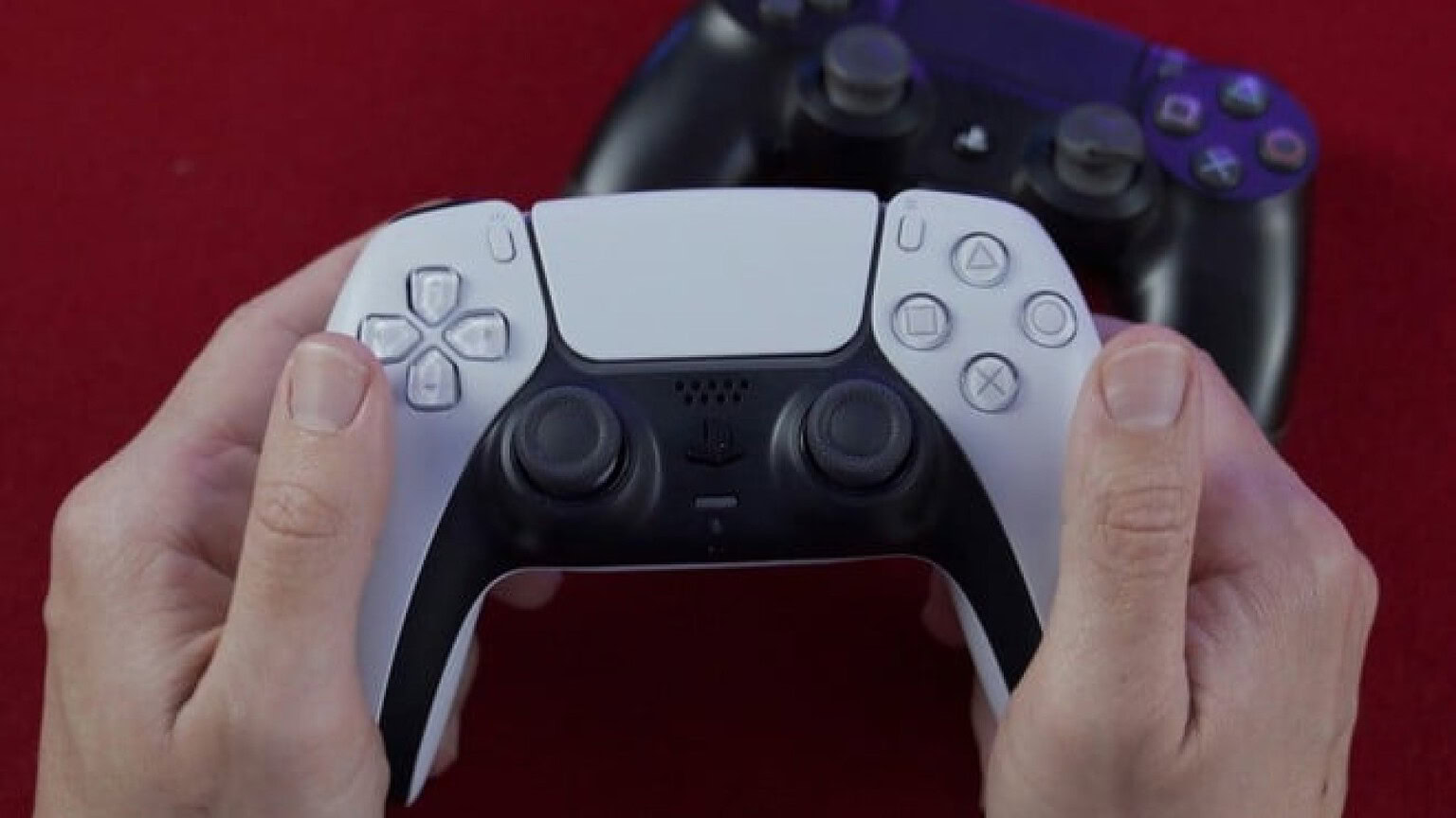DualSense White per PS5 scende a 59,99 euro su Amazon