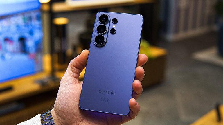 Galaxy S27 Ultra, batteria e fotocamere pari merito nei desideri