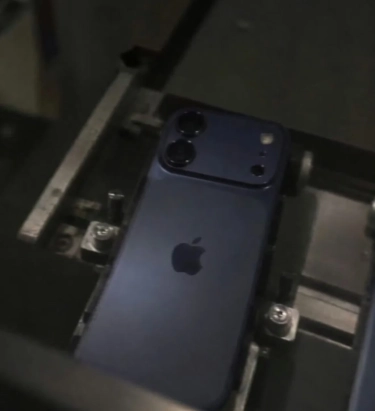 iPhone 18 base - dettaglio iPhone 18 base, le prime foto: plateau dei Pro e debutto a marzo 2027