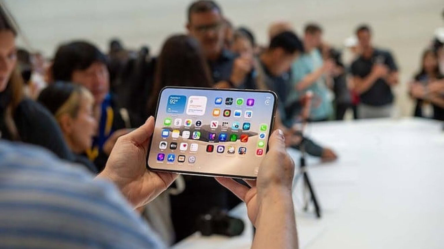 iPhone Duo, domanda straordinaria: consegne slittate al 2027