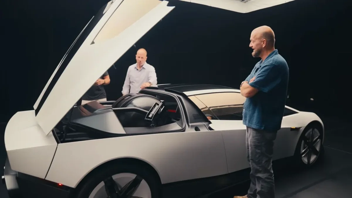 Tesla Roadster arriva nel 2028: sarà diversa rispetto al prototipo | IMMAGINI